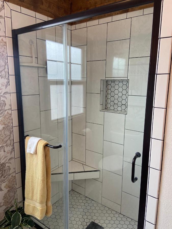 וואלה וואלה We Put The 'Fun' In Your Stay! מראה חיצוני תמונה